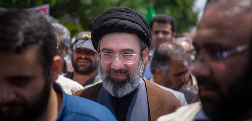 Iran nach Tod von Ali Khamenei: Wird sein Sohn der neue starke Mann?