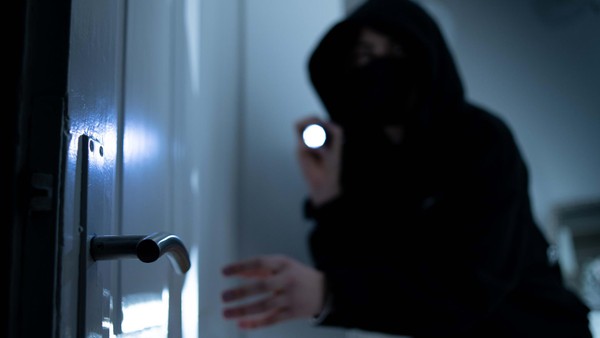 Unbekannte brechen gewaltsam in Firma an Haberstraße ein – hoher Sachschaden