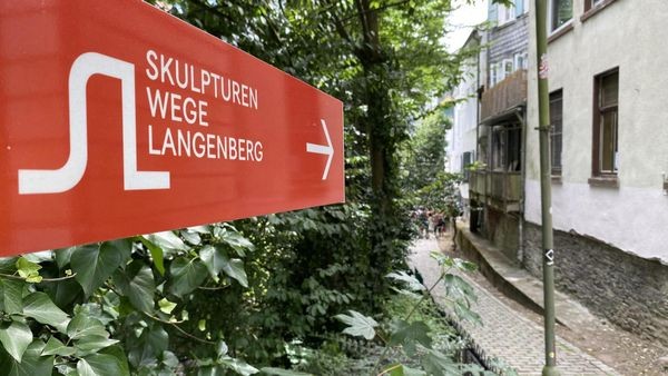 Mut belohnt: Französischer Künstler beschenkt Velbert mit Granit