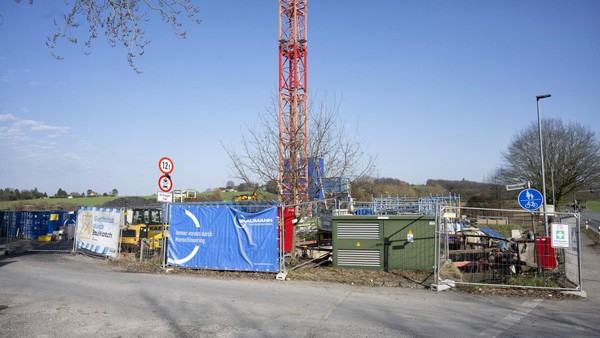 Kläranlage Heiligenhaus: mannshohe Abwasserrohre werden unterirdisch verlegt