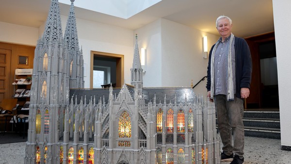 20 Monate Arbeit: Velberter baut 2,50 Meter hohen Kölner Dom aus Lego-Steinen
