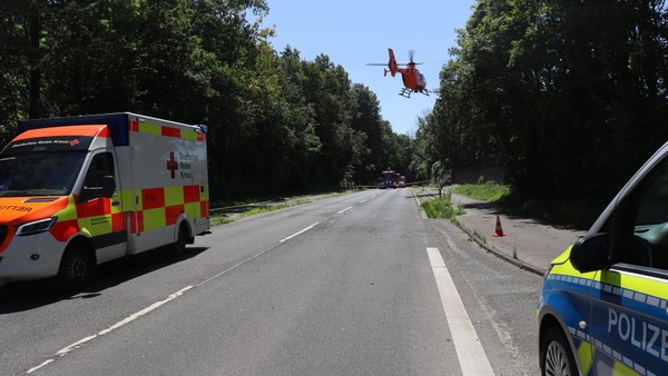 Radfahrer aus Heiligenhaus bei Zusammenstoß mit Auto lebensgefährlich verletzt