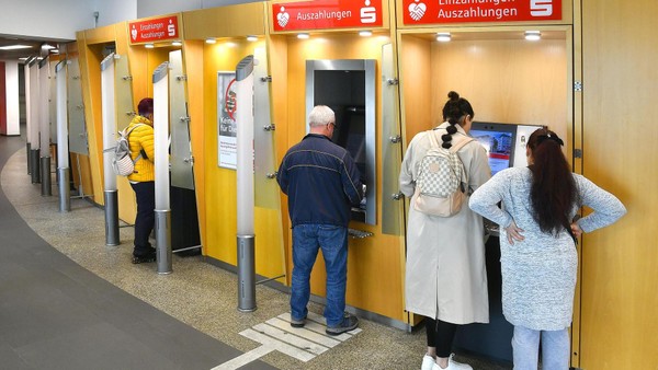 Der Weg zur Bank wird länger: So ist die Lage für die Velberter