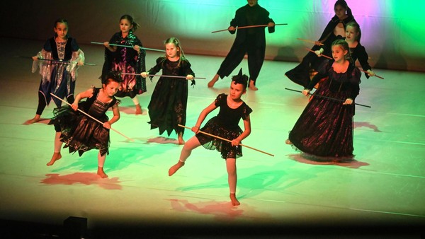 „Tanzt durch das Jahr“: Viele Fotos vom großen Auftritt in Velbert