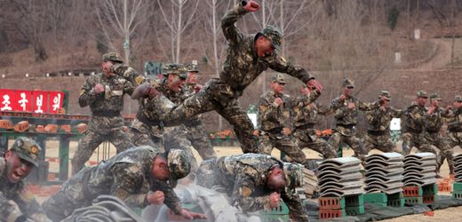 Nordkorea: Kim Jong Un inszeniert bizarre Propagandashow seiner Spezialkräfte