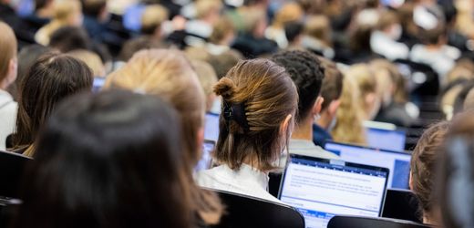 Umgang mit der AfD: Grüne werfen Studierendenwerken in NRW Brandmauer-Verstoß vor