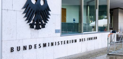 »Radikale Töchter«: Innenministerium stoppt Förderung – kurz nach Kritik an Friedrich Merz