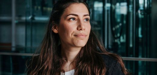 Friedrich Merz: Cansın Köktürk reagiert mit Mittelfinger auf »Zuwanderer«-Spruch