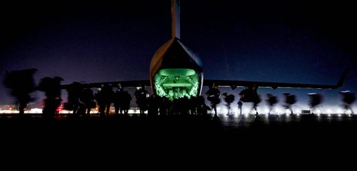 Iran-Krieg: Donald Trump säuselt von Frieden. Und schickt Fallschirmjäger