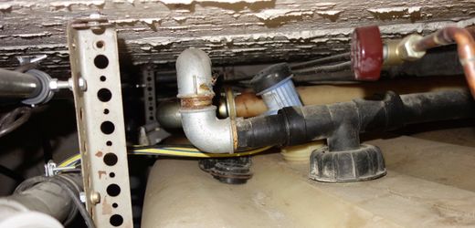 Bovenden: Zoll entdeckt mutmaßlich illegale Tankstelle in Wohnhaus