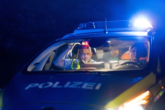 POL-ME: Kreuzende Wildschweine verursachen Unfall – 2603013