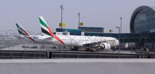 Iran-Krieg – News heute: Explosion am Flughafen von Dubai, Emirates stellt kurzzeitig Flüge ein