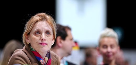 Bildungsministerin Karin Prien will Demokratieprojekten Geld streichen