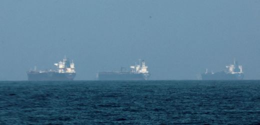 Krieg in Iran: Feuer auf Frachtschiff in der Straße von Hormus nach Einschlag von »unbekannten Geschoss«