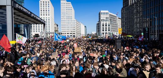 Wehrpflicht – Wehrdienst: Tausende Schüler demonstrieren in Deutschland