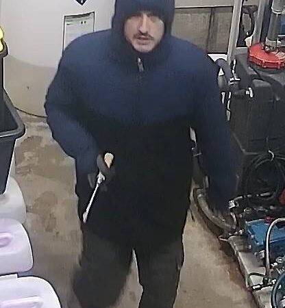 Einbruch in Reeser Waschanlage: Polizei fahndet mit Foto nach Einbrecher