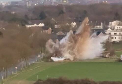 Feuerwehr filmt kontrollierte Sprengung: Hier explodiert eine Weltkriegsbombe in Budberg