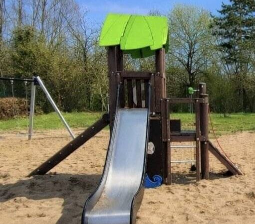 „Am alten Sportplatz“: Rutschen und Toben auf neuem Spielplatz-Gerät in Jüchen-Stessen