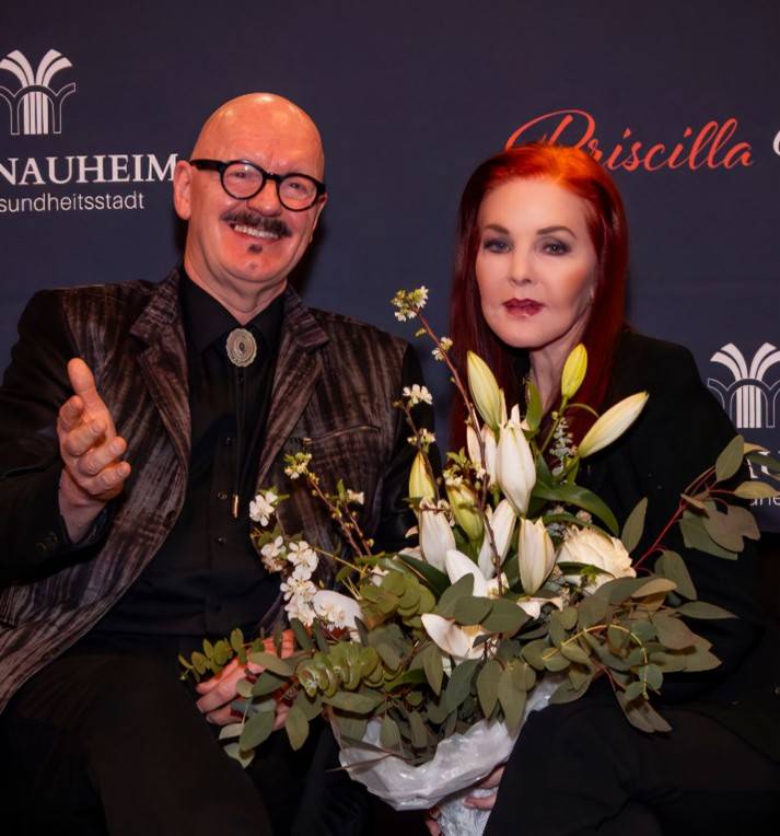 Begegnung mit einer Ikone: Friseur aus Dinslaken trifft Priscilla Presley in Bad Nauheim