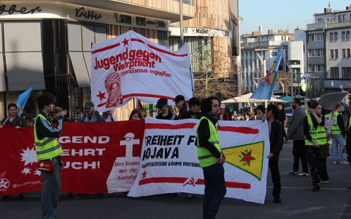 Schüler in Mönchengladbach gegen den Wehrdienst: „Die Regierung wird auch vor mir als Frau keinen Halt machen“