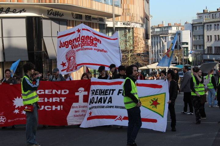 Schüler in Mönchengladbach gegen den Wehrdienst: „Die Regierung wird auch vor mir als Frau keinen Halt machen“