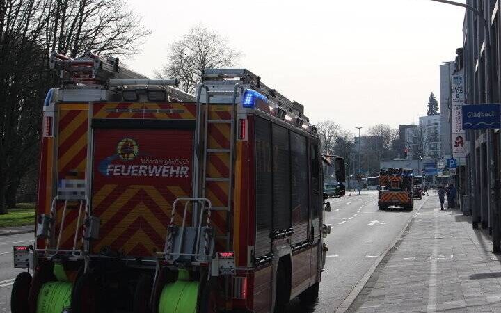 Gladbacher Innenstadt: Rathenaustraße wegen Gasgeruchs gesperrt
