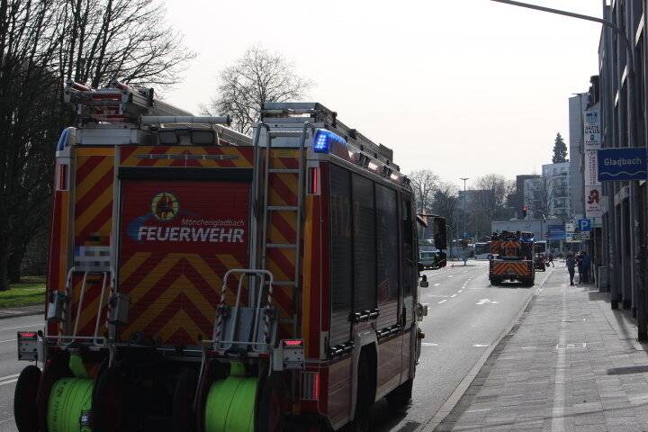 Gladbacher Innenstadt: Rathenaustraße wegen Gasgeruchs gesperrt