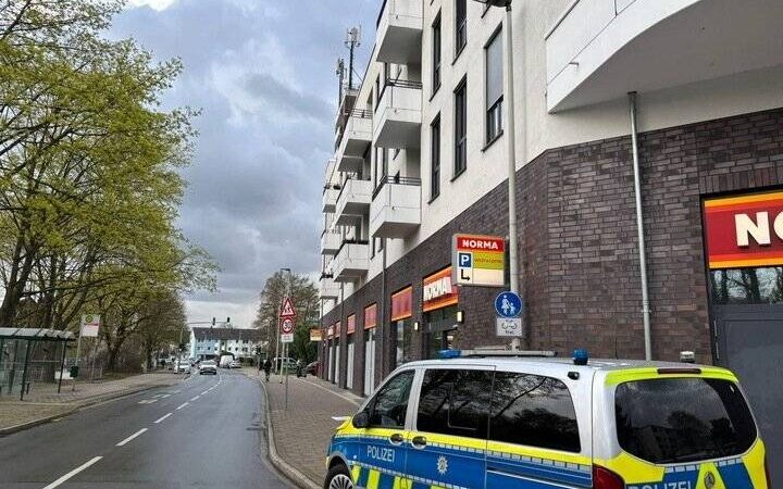 Großaufgebot der Polizei in Hilden: Auseinandersetzung mit Stichwaffe – Opfer in Lebensgefahr