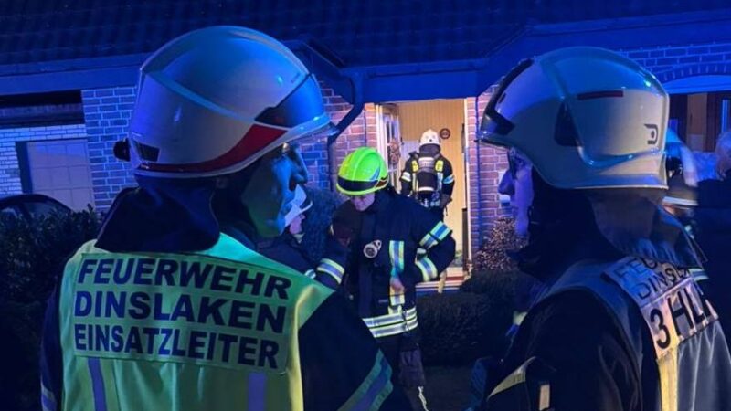 Löscheinsatz in Dinslaken: Feuer im Keller ausgebrochen – Rauchmelder warnt Bewohner