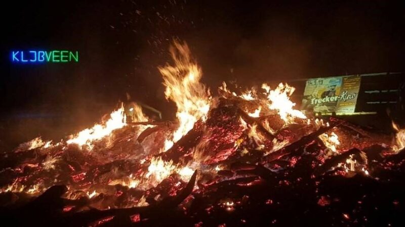 Für Osterfeuer: KLJB Veen sammelt Grünschnitt ein