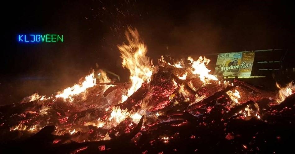 Für Osterfeuer: KLJB Veen sammelt Grünschnitt ein