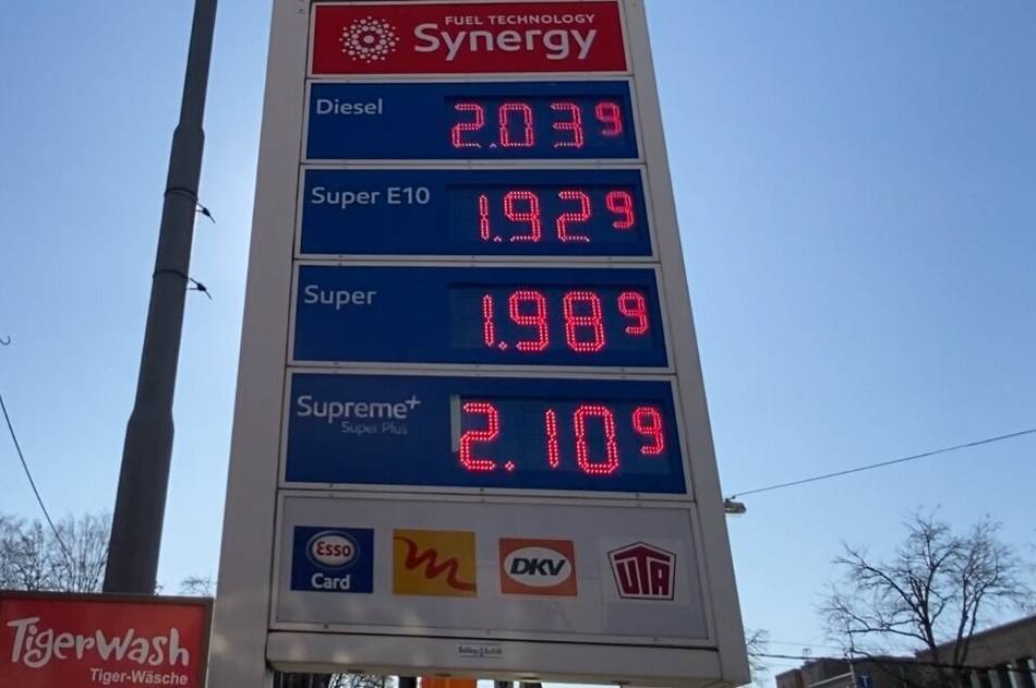 Spritpreise in Krefeld: „Ich zahle bei jeder Fahrt drauf“