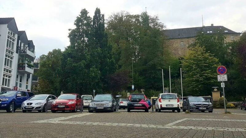 Entscheidung im Hückeswagener Rat: Stadt muss Potenzial zentrumsnaher Parkplätze aufzeigen