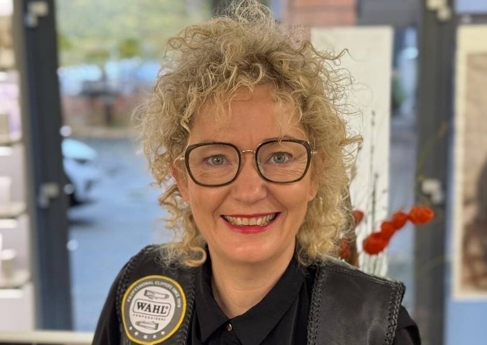 Barber-Angels-Mitglied aus Niederkrüchten: Engel mit Lederwesten und Haarschneideschere