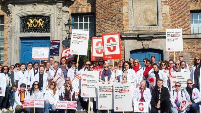 Pharmazie in Meerbusch: Apotheker demonstrieren für bessere Arbeitsbedingungen