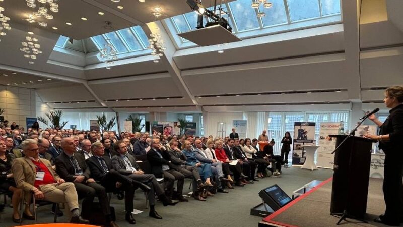 NRW-Ministerin Neubaur in Neuss: „Wasserstoff ist der Schlüssel“