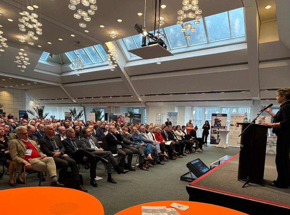 NRW-Ministerin Neubaur in Neuss: „Wasserstoff ist der Schlüssel“