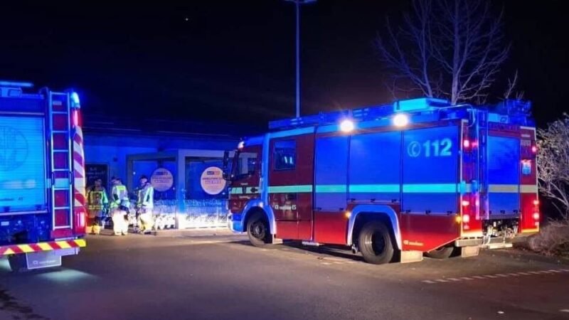 Unklare Ursache in Grevenbroich: Rauchgeruch in Seniorenheim löst Feuerwehreinsatz aus