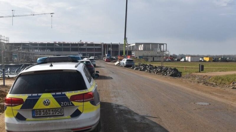Vorgehen gegen Schwarzarbeit: Zoll kontrolliert Baustelle in Münchheide