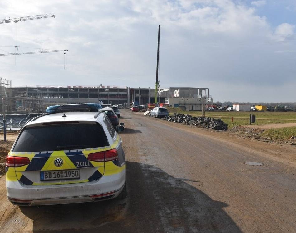 Vorgehen gegen Schwarzarbeit: Zoll kontrolliert Baustelle in Münchheide