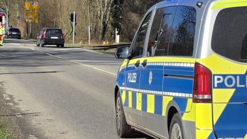 Bahnstrecke in Kleve gesperrt: Pedelecfahrerin bei Unfall auf Kalkarer Straße schwer verletzt