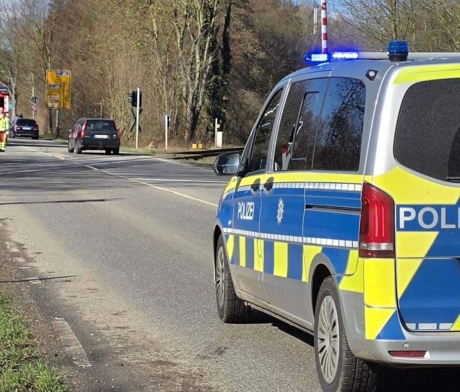 Bahnstrecke in Kleve gesperrt: Pedelecfahrerin bei Unfall auf Kalkarer Straße schwer verletzt