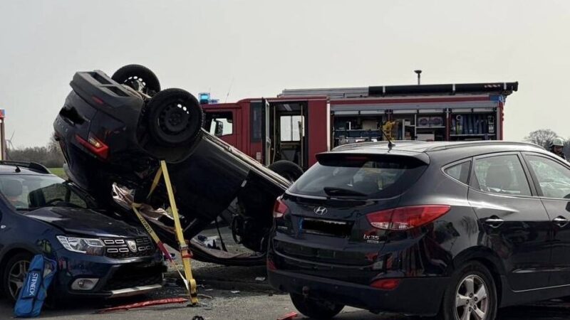 Kreuzung gesperrt: Schwerer Unfall auf dem Kempener Außenring