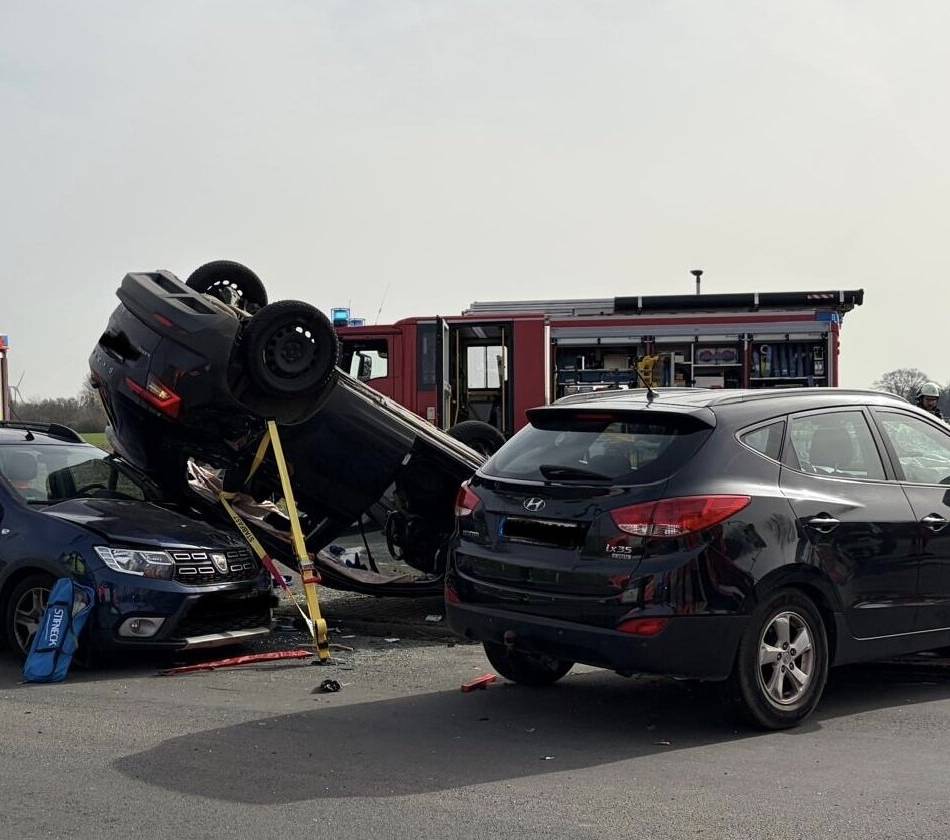 Kreuzung gesperrt: Schwerer Unfall auf dem Kempener Außenring