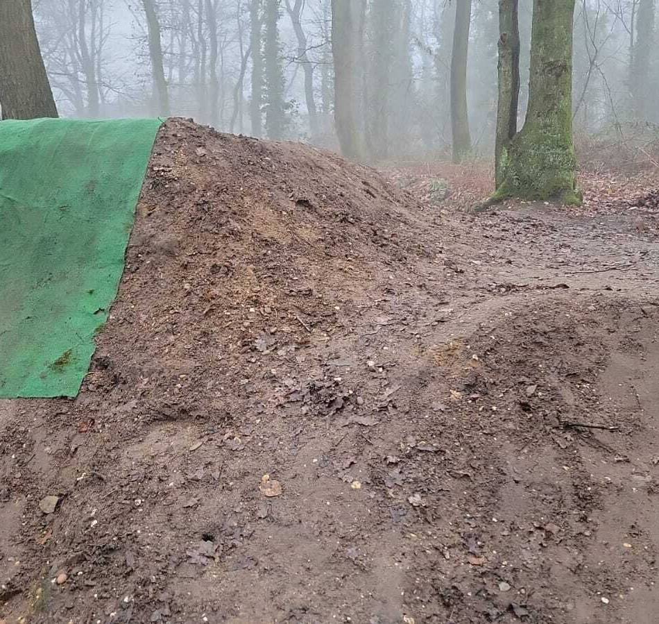 Am Alpener Schmuhlsberg: Illegale Mountainbike-Strecke wird zurückgebaut