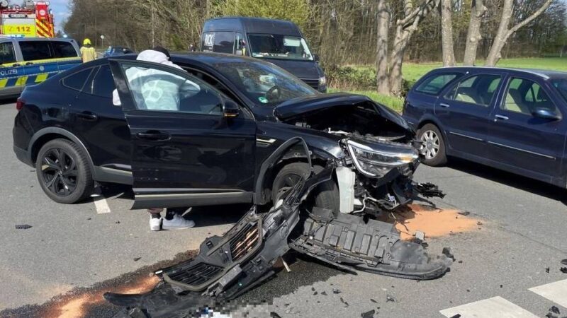 Polizei ermittelt: Schwerer Unfall in Breitscheid mit mehreren Verletzten