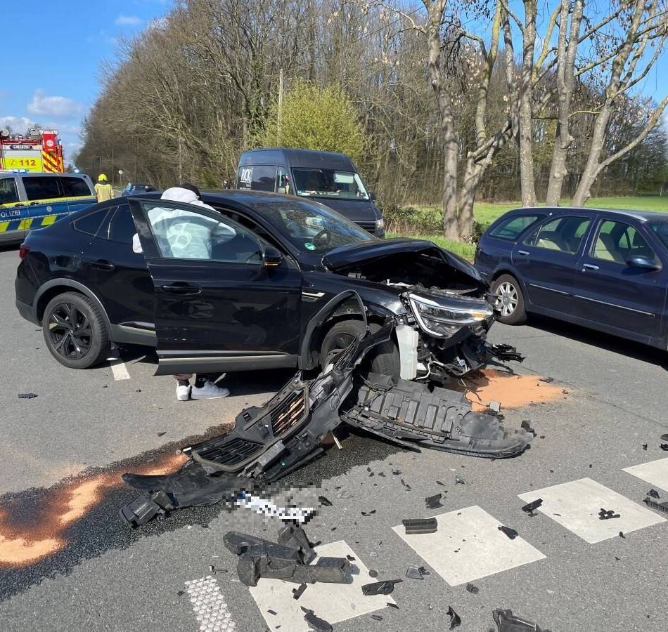 Polizei ermittelt: Schwerer Unfall in Breitscheid mit mehreren Verletzten