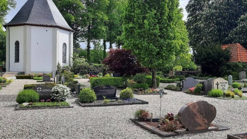 Plan in Bedburg-Hau: Mehr Rasen, weniger Kies – Friedhof Moyland wird umgestaltet