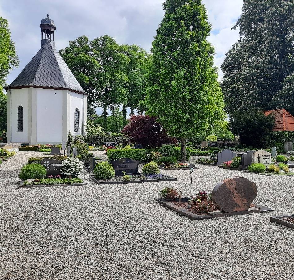 Plan in Bedburg-Hau: Mehr Rasen, weniger Kies – Friedhof Moyland wird umgestaltet
