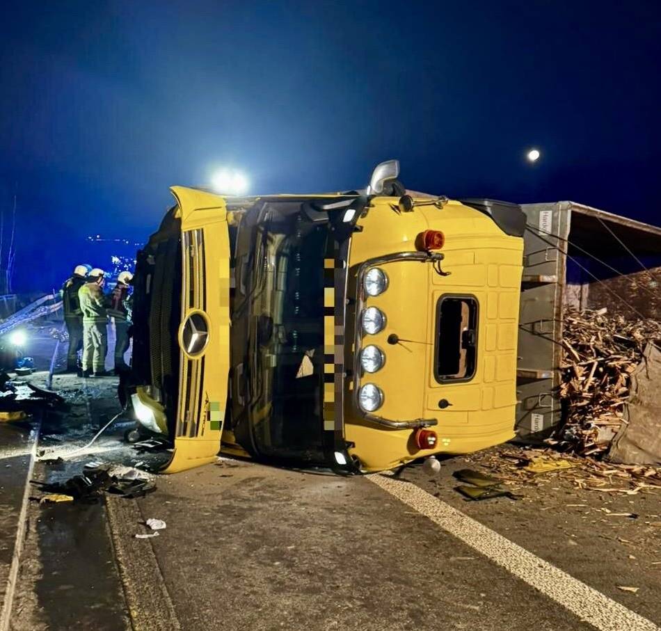A1 zwischen Wermelskirchen und Remscheid: Umgekippter Lkw – Autobahn war zehn Stunden gesperrt